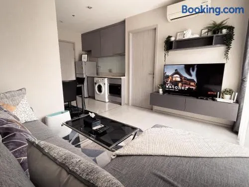 Luxurious Downtown condo w/train access - Image 1