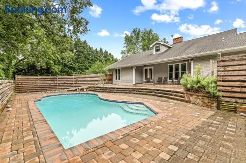 Vanishing Run Retreat with Pool - Image 1
