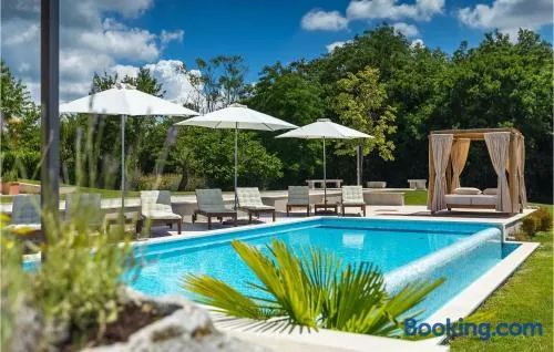 Villa Villag - Image 1