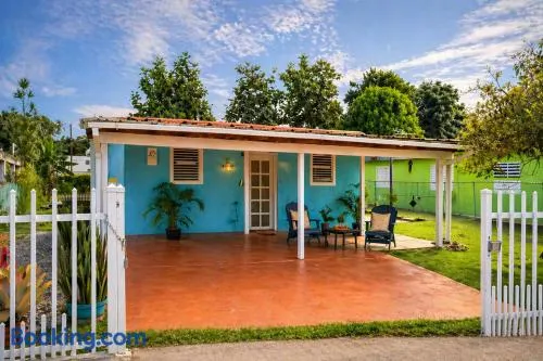 Steps to Beach - Calm Caribbean Escape w Patio - Image 1