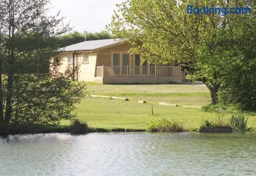 Woodpecker Lodge - Brook Meadow - sleeps 4 plus 2 - no pets - Image 1