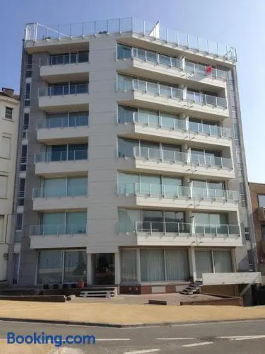 Studio Raversijde with Sea View - Image 1