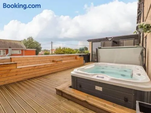 Penthouse apartment in the heart of towyn - Image 1
