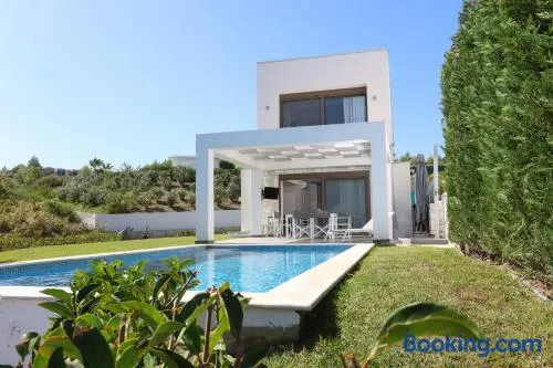 Villa Paradiso - Private Pool, 3 Bdrms, BBQ, Sea View - Image 1