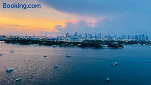 2 Rooms 4 Beds Chris 1100 West Condo Hotel Sobe - Image 1