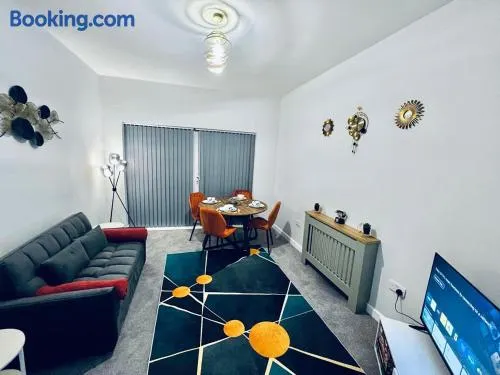 Elite Apt nr Strood stn, High street, Medway, Rochester Castle & Cathedral - Image 1