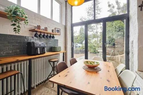 Host & Stay - The Artist's House - Image 1