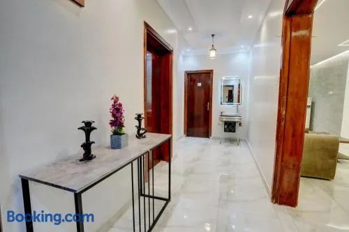 Al Bayt Al Madini Suites البيت المديني للأجنحة المخدومة الخاصة - Image 1