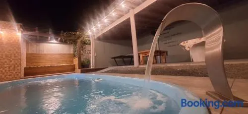 Casa com Piscina e Área Gourmet 3 Quartos na Praia - Image 1
