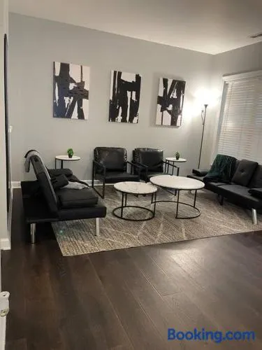 Simple Elegant Townhouse DT Raleigh NCSU - Image 1