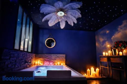La Suite 7ième ciel étoilé, SPA XXL, Lit sous les étoiles, 5 min centre ville - Image 1