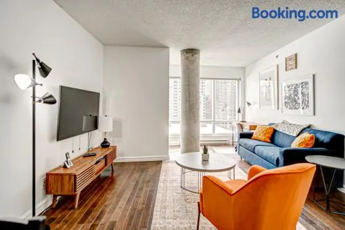 Le Mille Neuf Apartments Modern Comfort in Downtown Montreal - Image 1