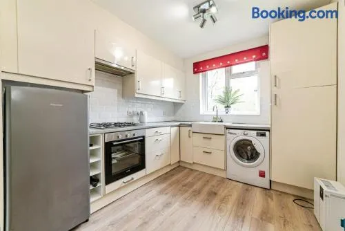 Oxford apartment - Image 1