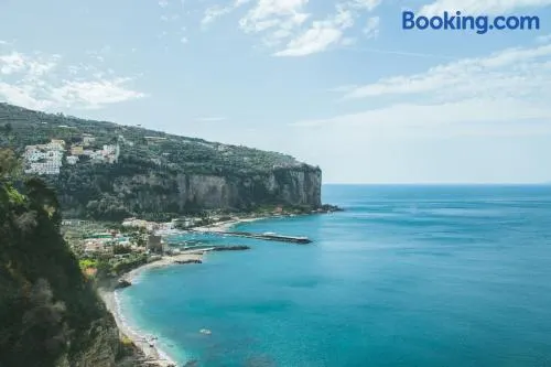 Appartement de vacances avec internet haut débit et terrasse | Vue ville - Image 1