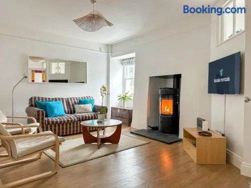 NEW - Luxury Cawsand Cottage, Steps from the Beach - Image 1