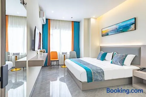 Zhuhai Golden Lake Bay Hotel - Image 1