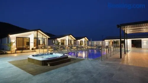 Calma Resort קלמה ריזורט סוויטות יוקרה - Image 1