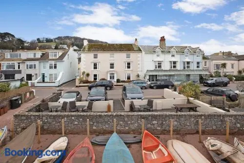 Beach Front Flat Shaldon with Parking - Image 1