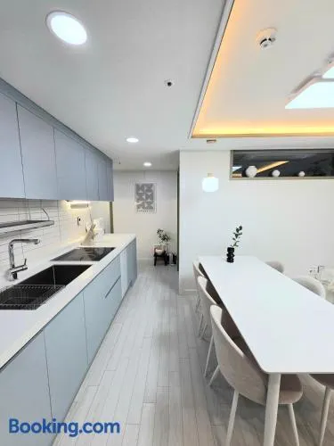 2 Bathrooms & 3 Rooms, New Elevator - Image 1