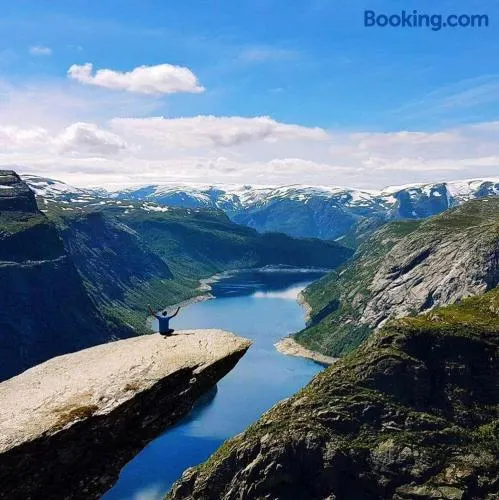 Skånevik Fjordhotel - Image 1