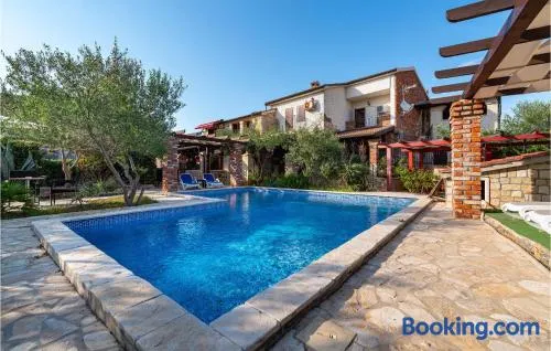 Five-Bedroom Holiday Home In Vir - Image 1