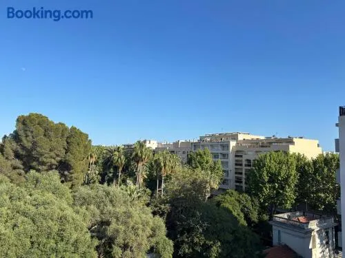 Royal Palm Juan les pins - Appartement 53M2 avec terrasse ensoleillée 5e dernier étage 200m de la plage - Image 1