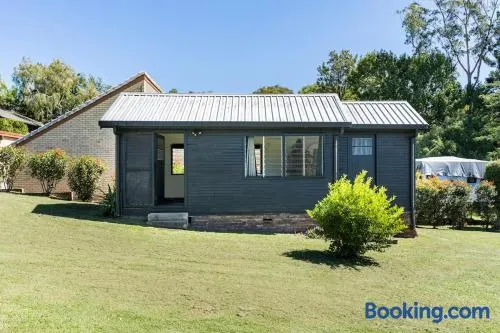 Mid-Century Cabin - 1 Bed, 1 Car, Golf Course, 15 min to CBD - Image 1