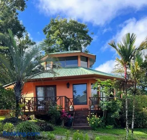 Beautiful 3BR Lakeshore House in Gated Community - Image 1