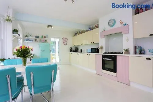 BRIARDENE AT BROADLANDS by BOURNECOAST - A Beautiful Large Family Home with a Garden and Parking in a Popular Area - HB7352 - Image 1
