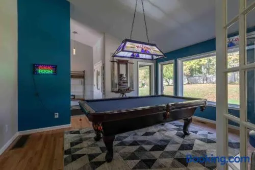 Massive 4 bedroom home Sleeps 19 - Image 1