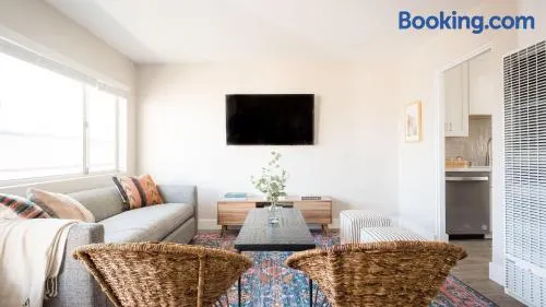 Seashore V by AvantStay Sleek La Jolla Flat 5mins from the Beach - Image 1