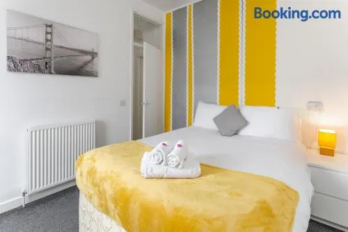 Comfortable Liverpool Townhouse - Close to City & Stadium - Image 1
