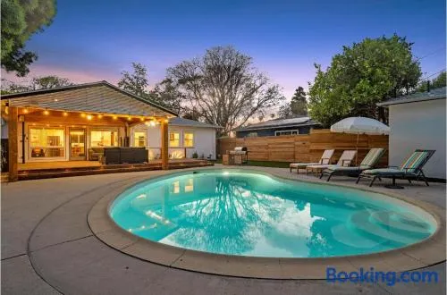 Lake Balboa Hideaway - Image 1