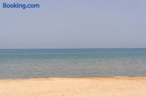 Appartement avec internet haut débit, barbecue et terrasse | Proche de la plage | Avec animaux acceptés - Image 1