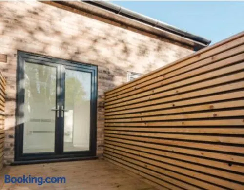 113 London Road - Image 1