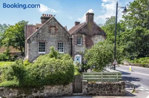 Northmill Cottage - Charming 2 bed residential property with courtyard - Image 1