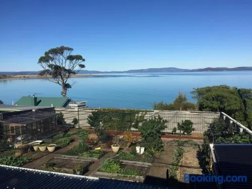 Absolute waterfront with a secret garden - Image 1