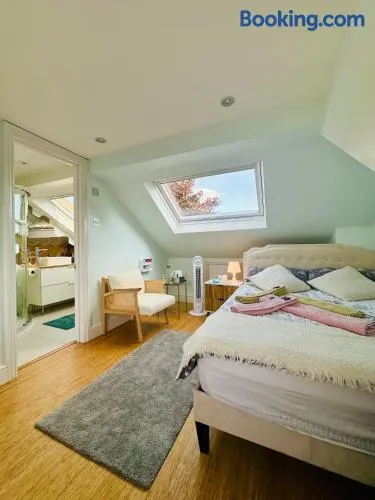 Large Double Room with Private Bathroom West Zone 3 Free Parking - Image 1