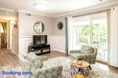 4 Bedrooms near the Atlanta Airport - Image 1