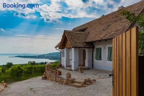 Csendes Dűlő Szőlőbirtok Guesthouse Badacsonyörs - Image 1
