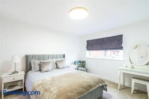 3-Bed Home Chichester with Parking, Ensuite & Garden - Image 1