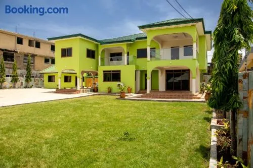 Unique Green Lodge - Image 1