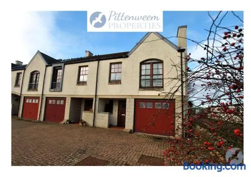 Seabreeze- stylish coastal home Crail - Image 1