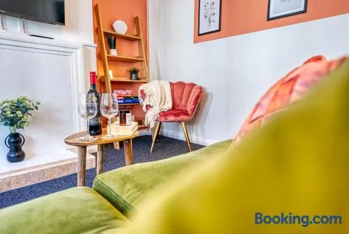 Brewery Loft - 3 Bedroom Bright Spacious apartment in the centre of town, Wifi, Netflix - Image 1