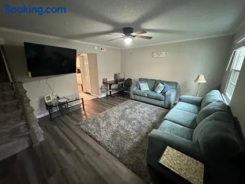 2bed 3bath private and close to everything ! - Image 1