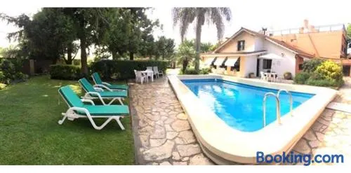 Green Hotel - Image 1