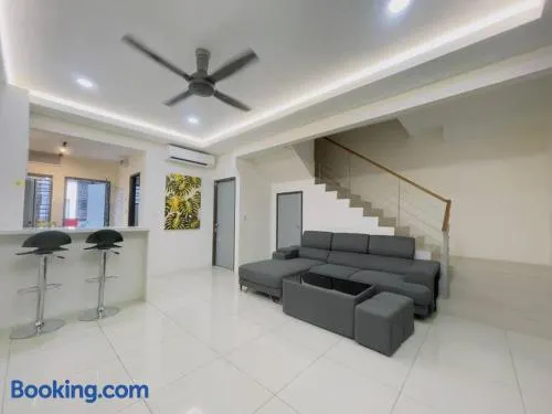 4 Room Sweet Home 12pax @ Puncak Alam - Image 1