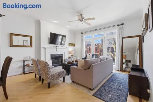 Heart of East Village 2-Bed 2-Bath Peaceful Oasis condo - Image 1