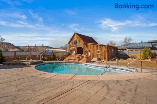 Timber & Tin B 1Bed 1Bath w Pool & Rooftop Deck - Image 1
