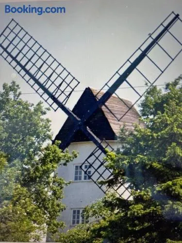 Gibbet Windmill pet friendly home & paddock - Image 1